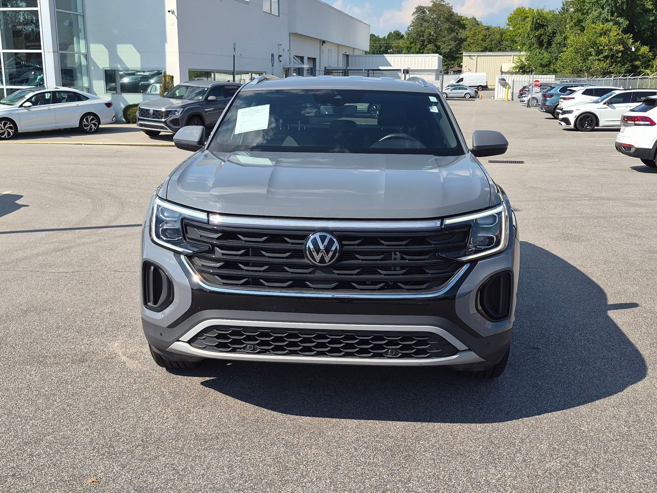 Used 2024 Volkswagen Atlas Cross Sport SE FWD image 8