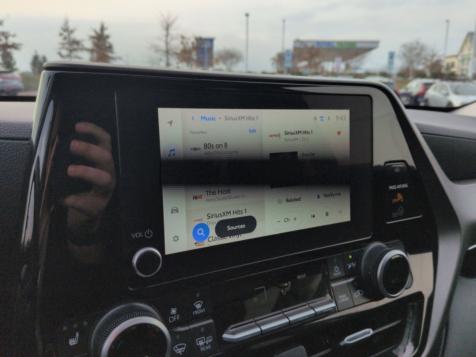 Used 2024 Toyota Highlander LE image 18