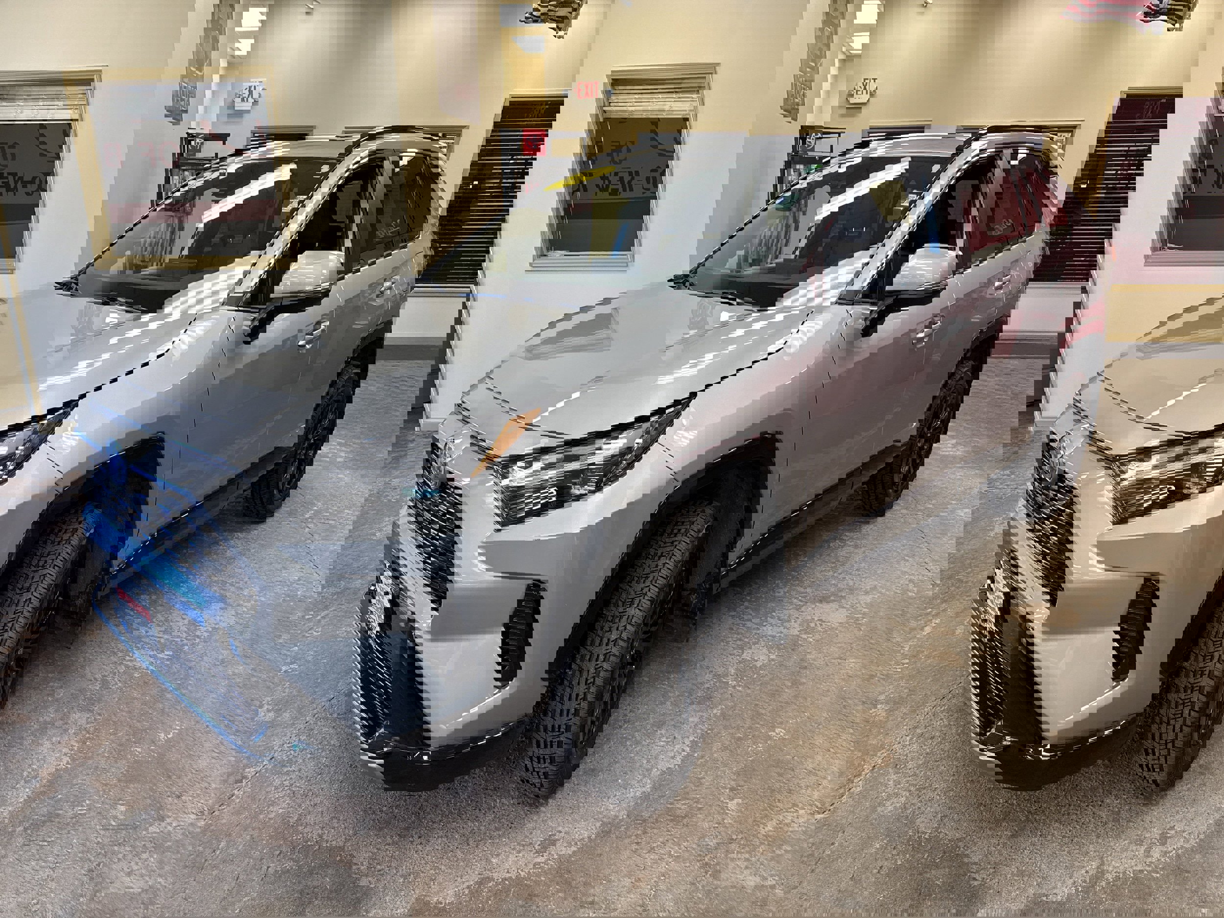 Used 2024 Toyota RAV4 SE w/ Convenience Package image 3