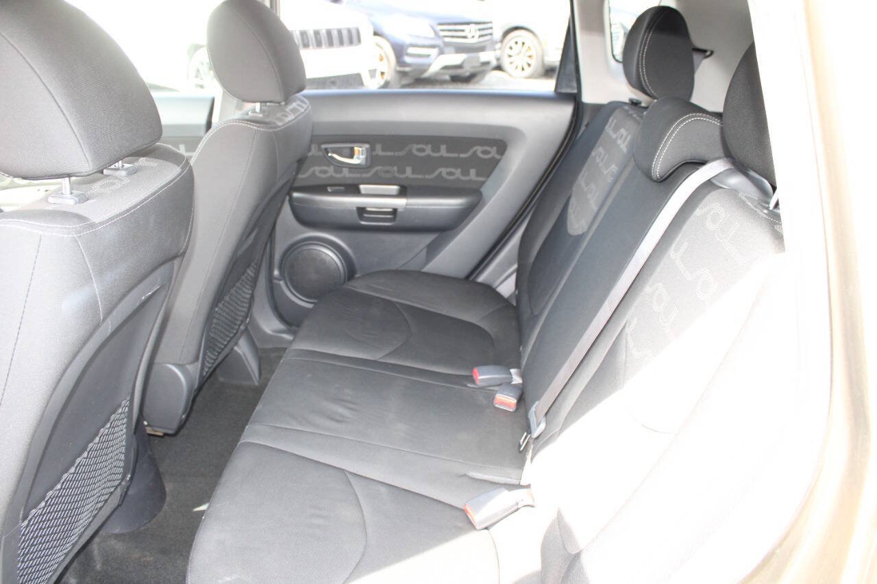 Used 2012 Kia Soul + FWD image 18