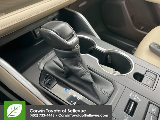Used 2020 Toyota Highlander XLE AWD/4WD image 27