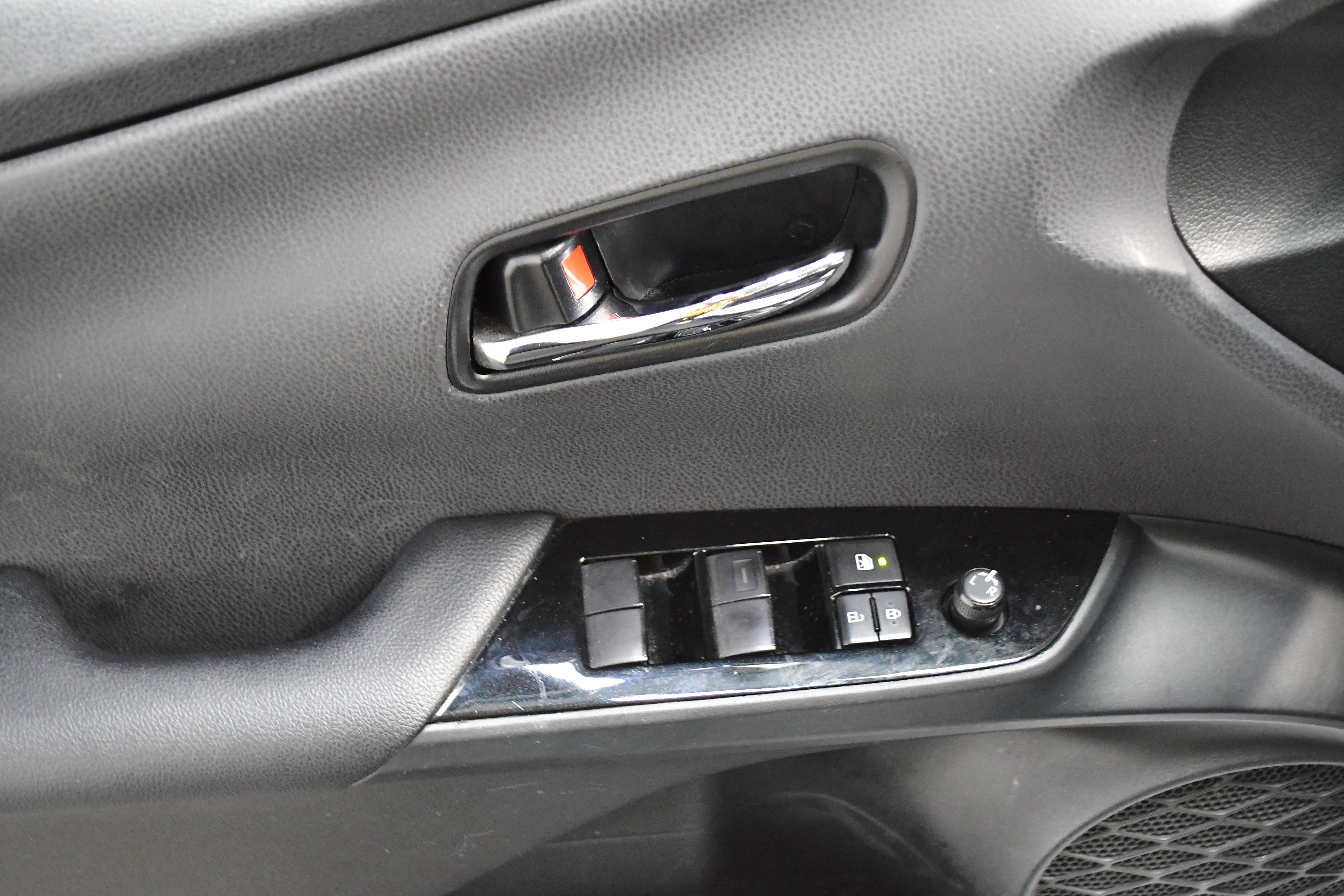 Used 2022 Toyota Prius LE image 26