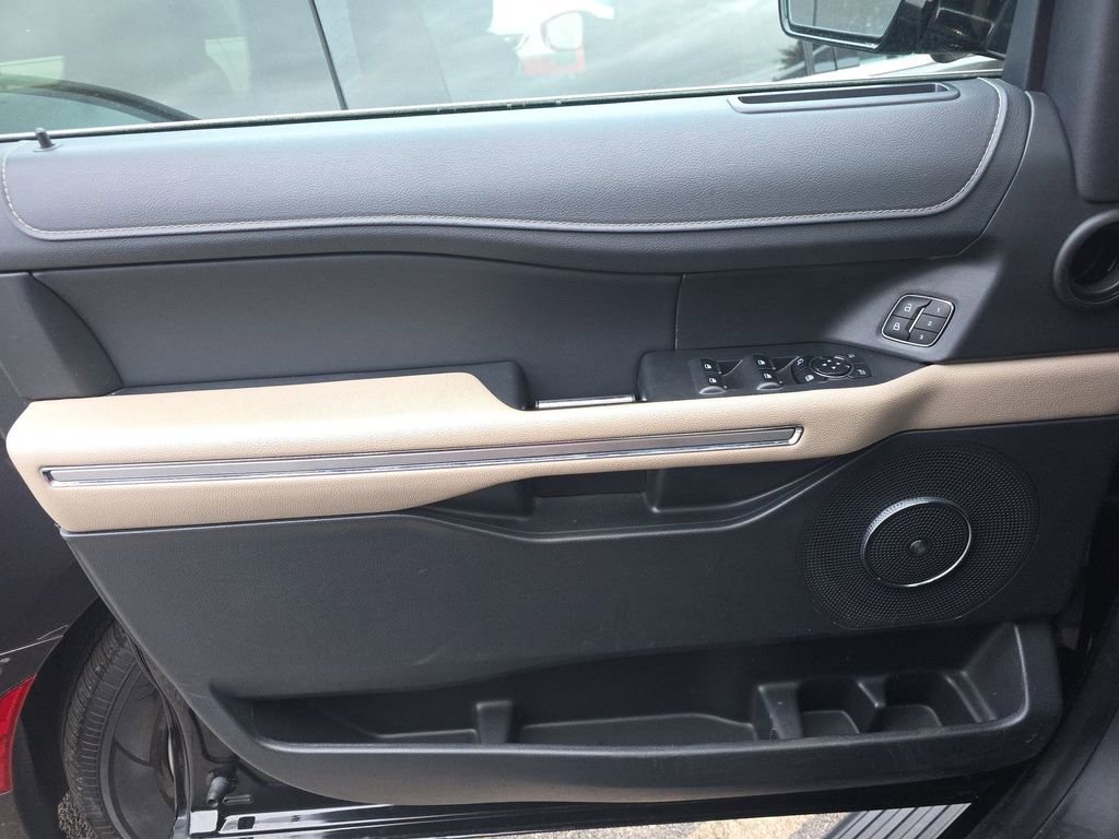 Used 2024 Ford Expedition Max Limited image 10