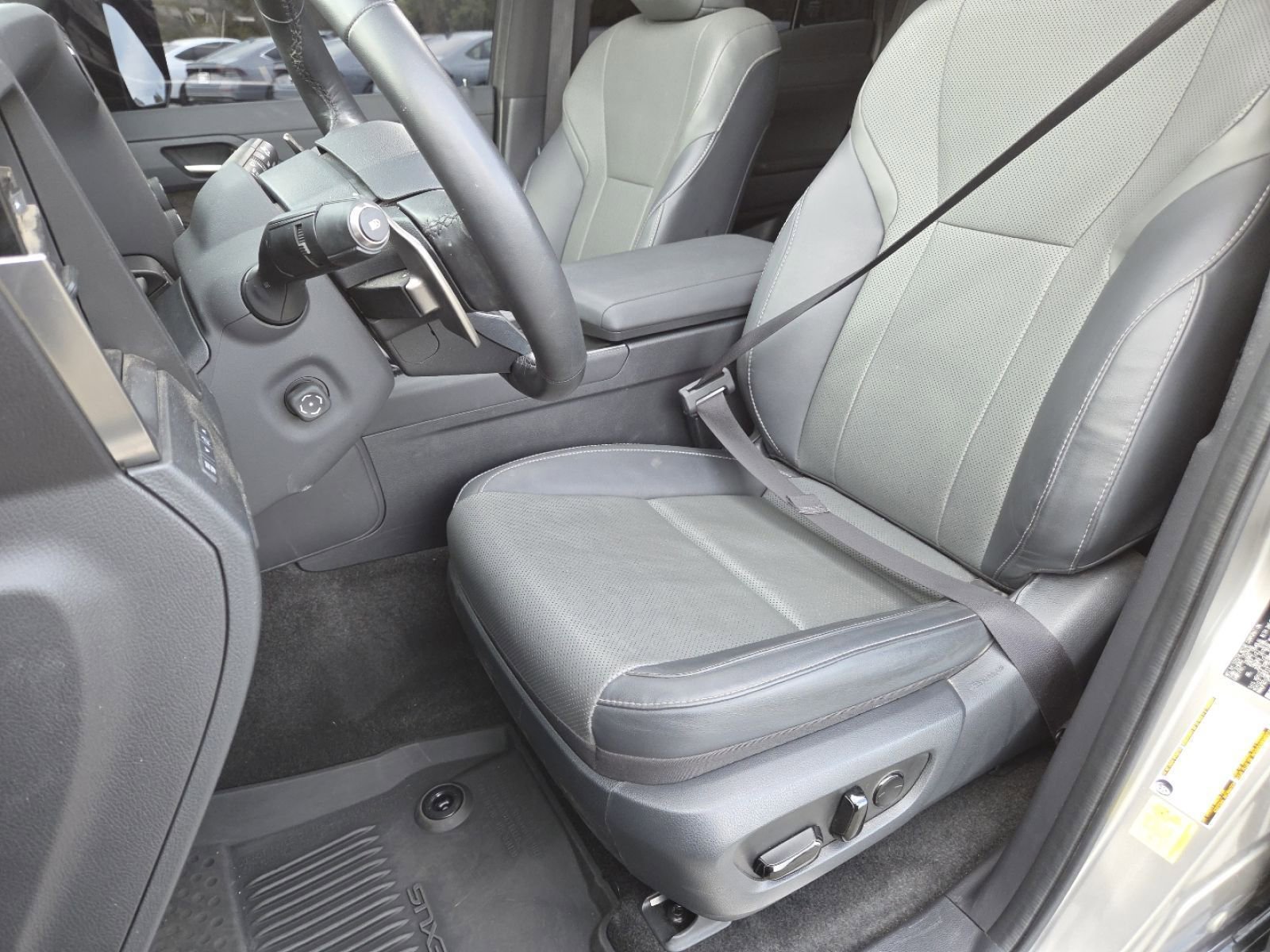 Used 2024 Lexus GX 550 w/ Cold Area Package AWD/4WD image 29