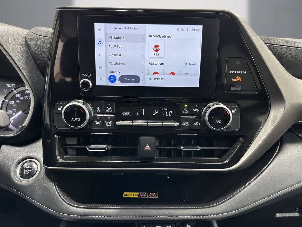 Used 2025 Toyota Highlander XLE FWD image 19