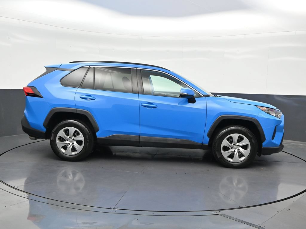 Used 2020 Toyota RAV4 LE FWD image 7