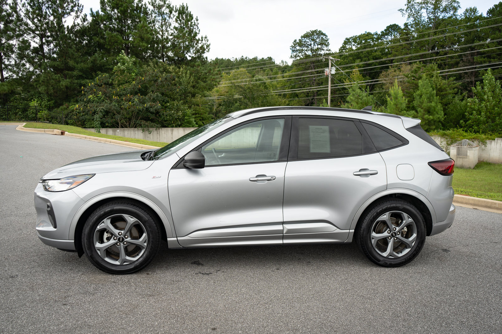 Used 2024 Ford Escape ST-Line w/ Cold Weather Package FWD image 5