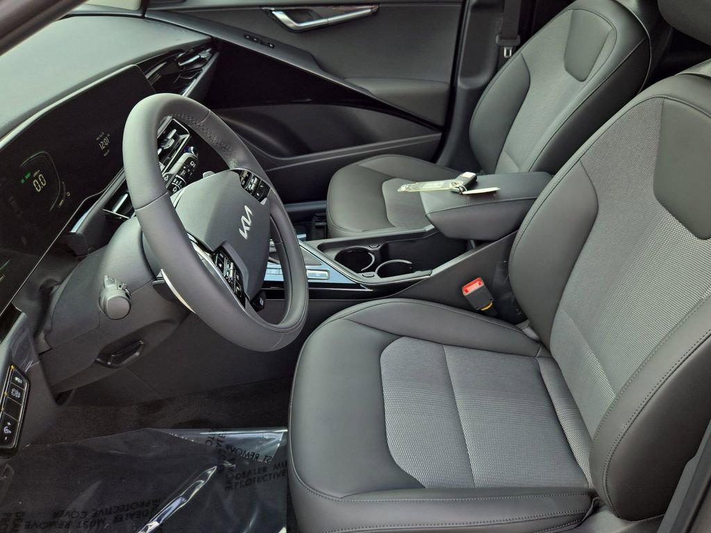 New 2025 Kia Niro EX Touring image 18