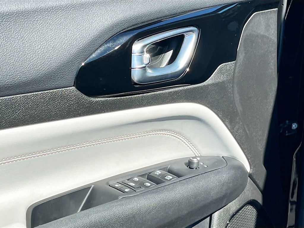 Certified 2025 Jeep Compass Limited image 17