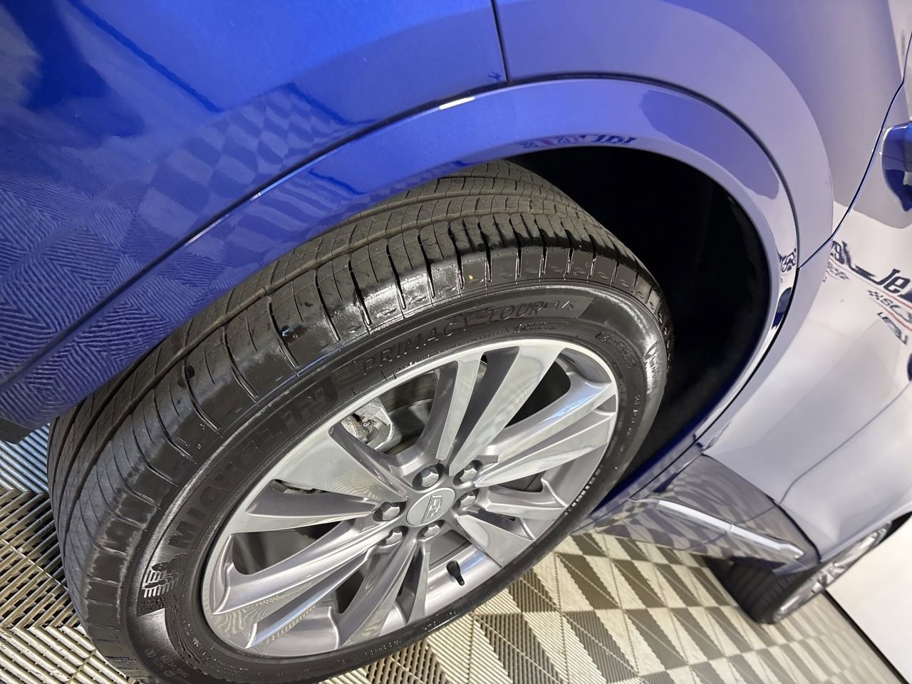 Used 2025 Cadillac XT6 Premium Luxury image 37