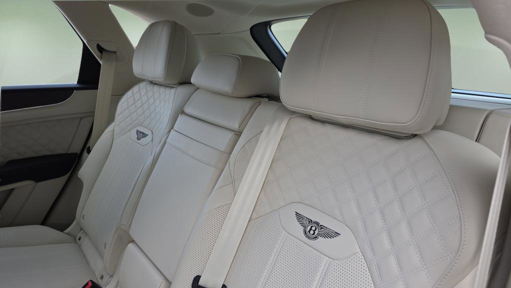 Used 2023 Bentley Bentayga image 35