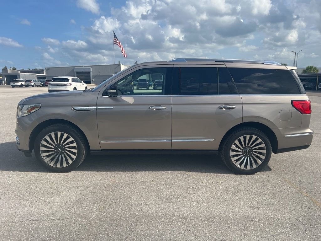 Used 2019 Lincoln Navigator Reserve AWD/4WD image 6