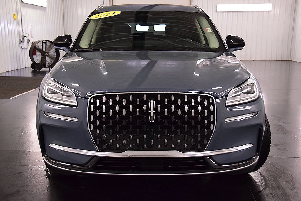 Used 2024 Lincoln Corsair Reserve AWD/4WD image 2
