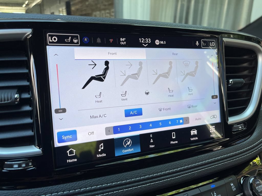 New 2027 Chrysler Pacifica Limited FWD image 36