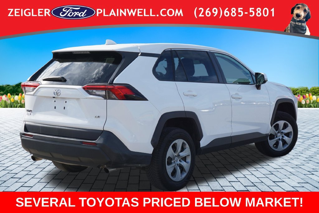Used 2022 Toyota RAV4 LE FWD image 5