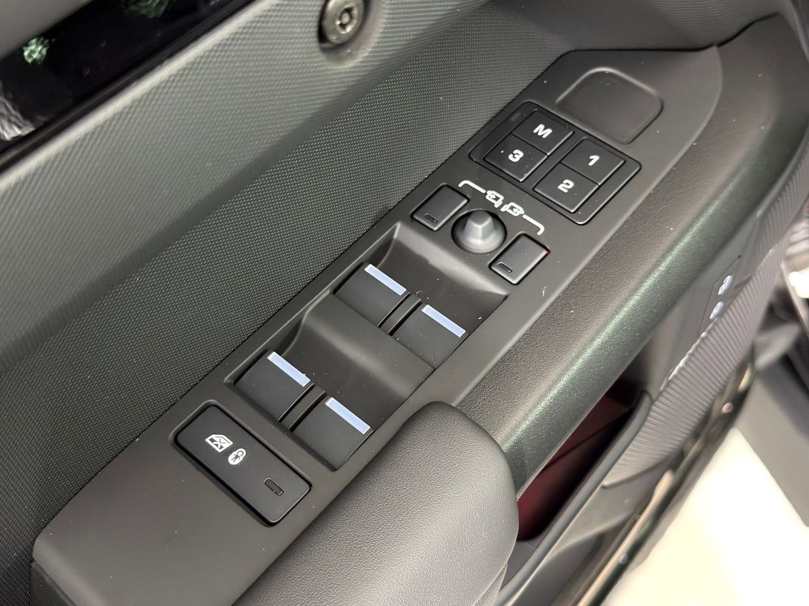 Used 2026 Land Rover Defender 110 OCTA image 20