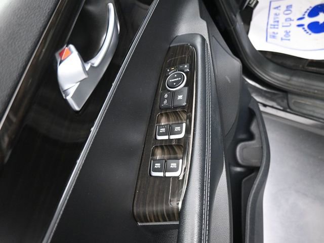 Used 2020 Kia Sorento LX image 11