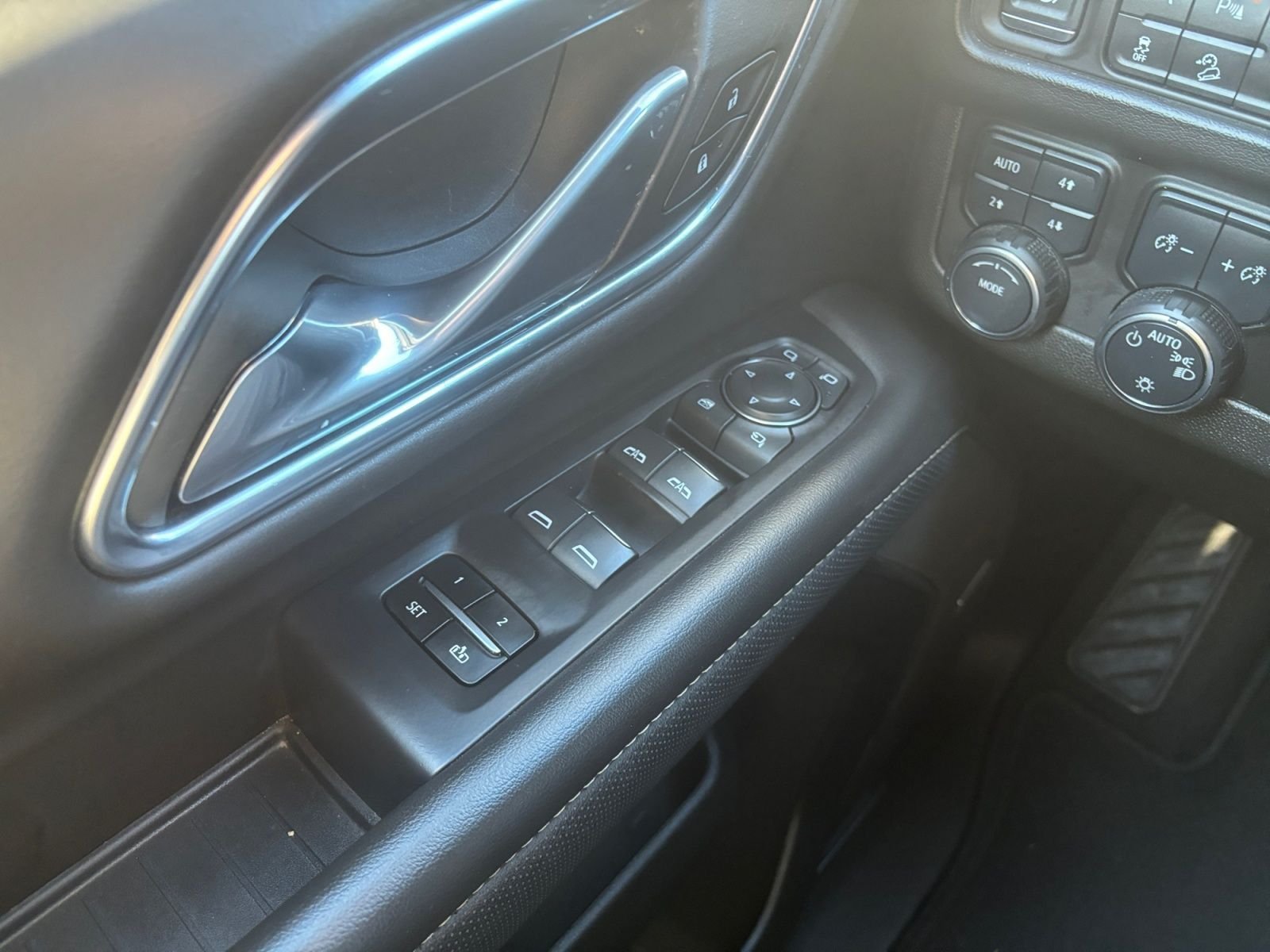 Used 2024 Chevrolet Tahoe Premier AWD/4WD image 20