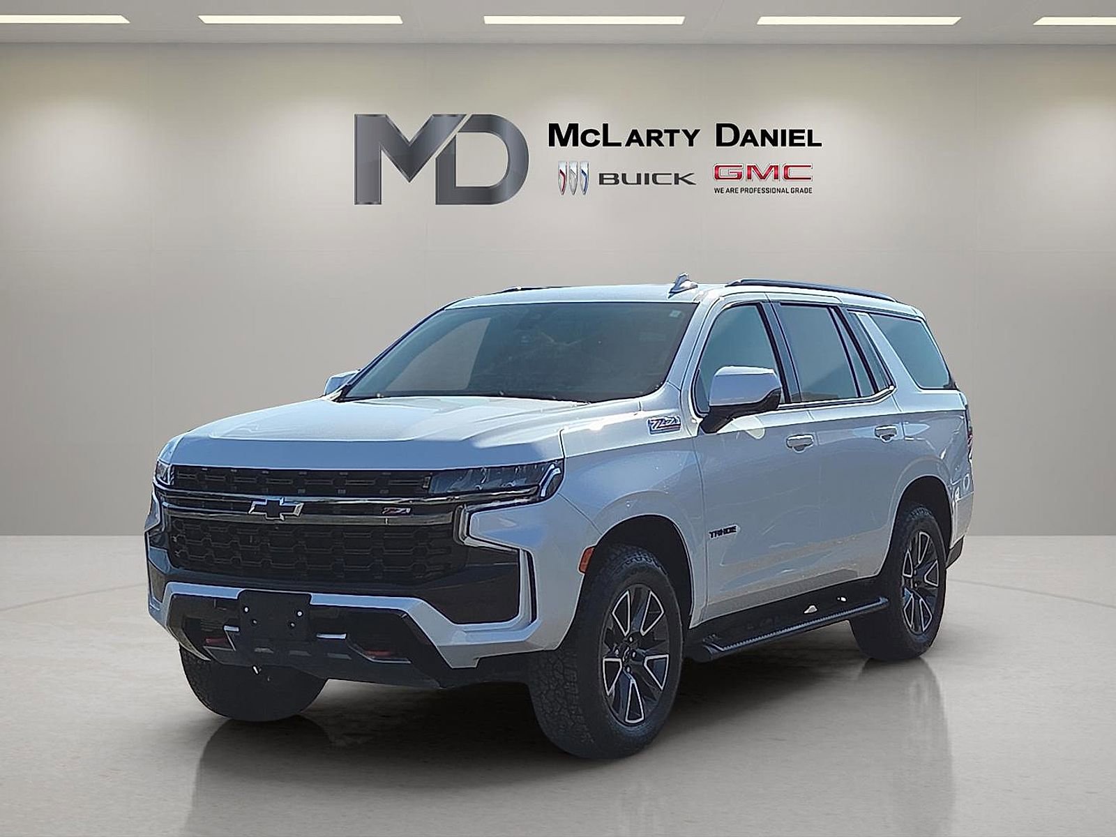 Used 2022 Chevrolet Tahoe Z71 w/ Luxury Package image 2