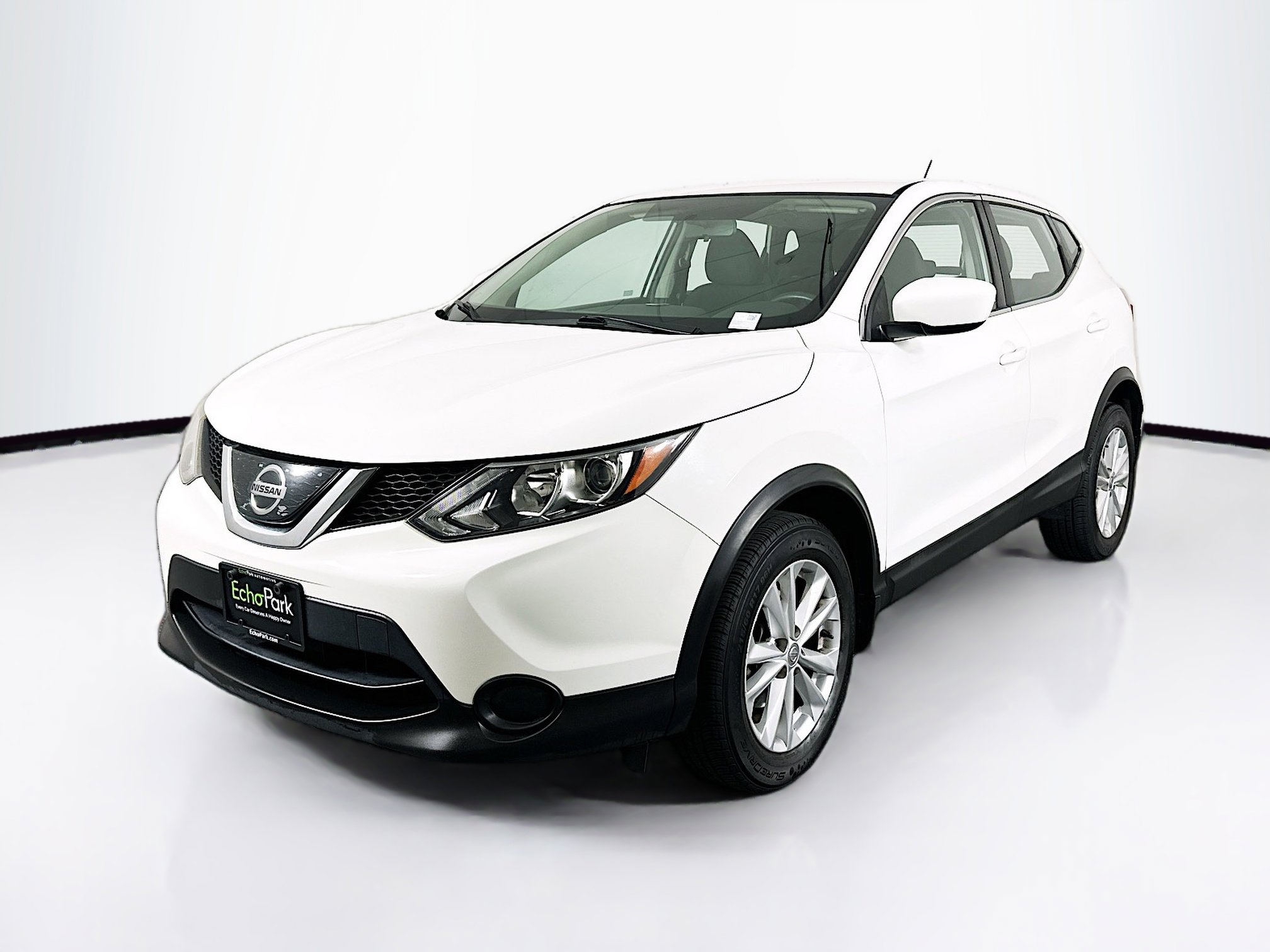 Used 2018 Nissan Rogue Sport S w/ S Appearance Package FWD image 3