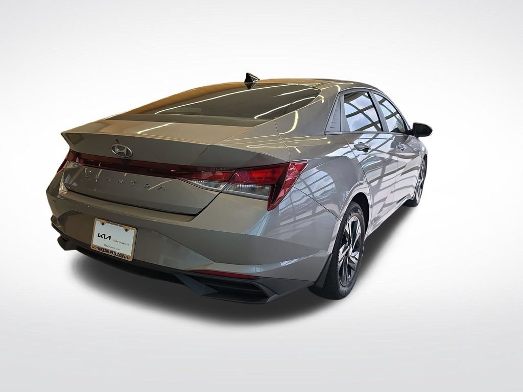 Used 2022 Hyundai Elantra SEL FWD image 6