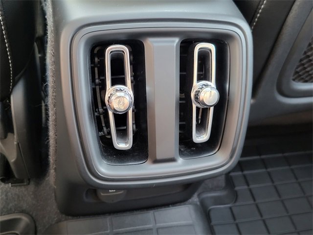 Used 2019 Volvo XC40 T5 Momentum image 35