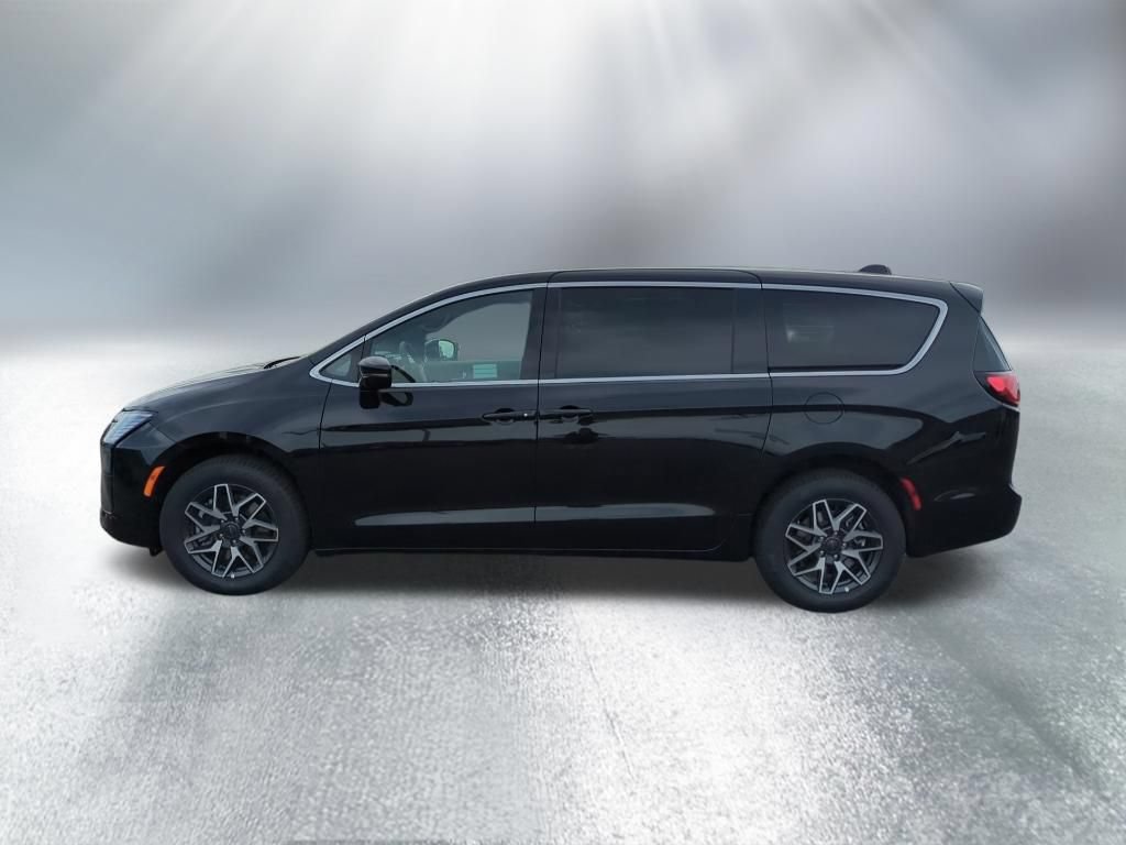 New 2027 Chrysler Pacifica Limited AWD/4WD image 3