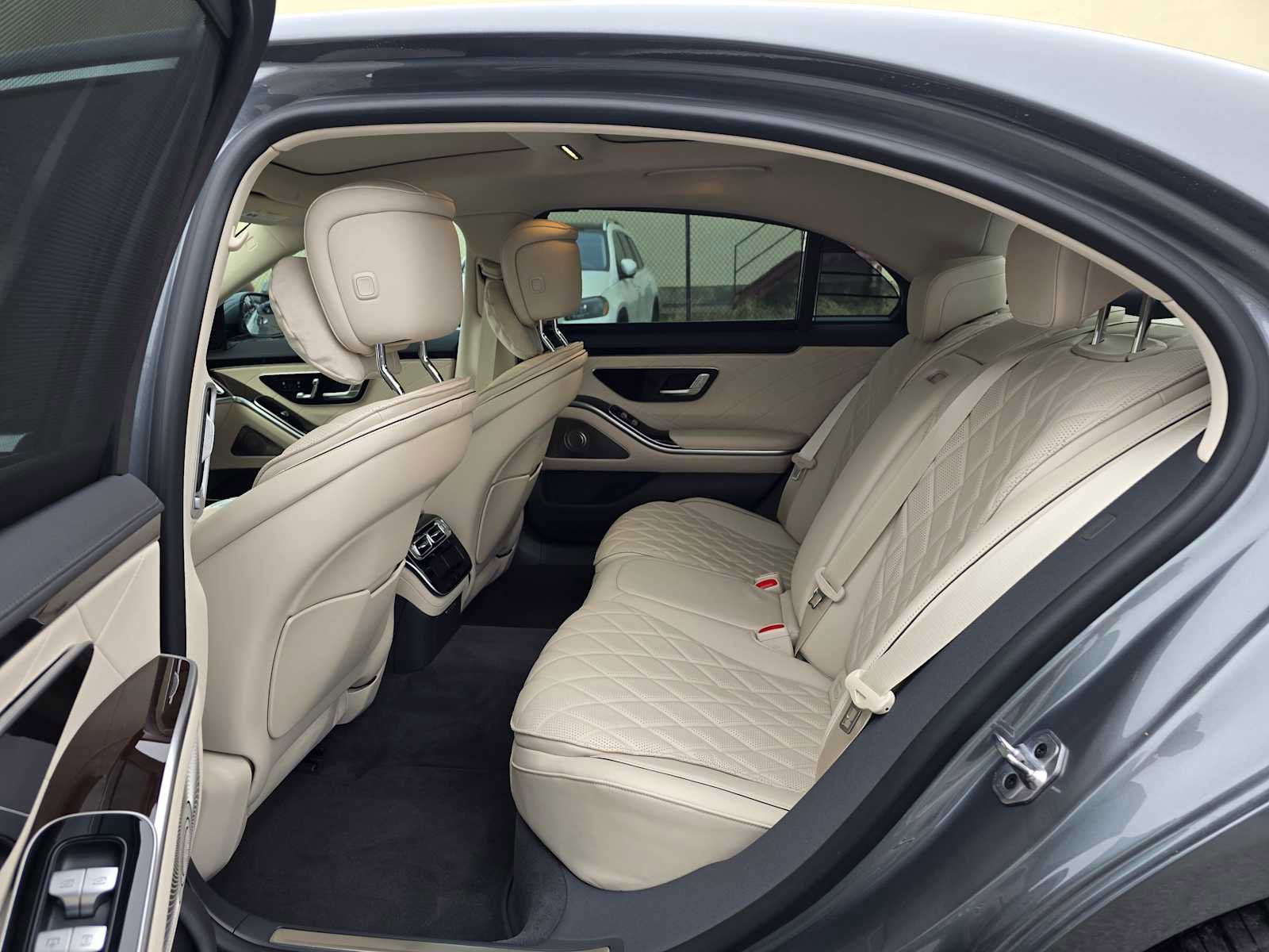 Used 2024 Mercedes-Benz S 580e 4MATIC Sedan image 18