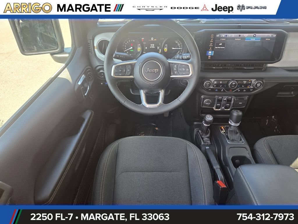 Used 2025 Jeep Wrangler Unlimited Sahara w/ Safety Group AWD/4WD image 16