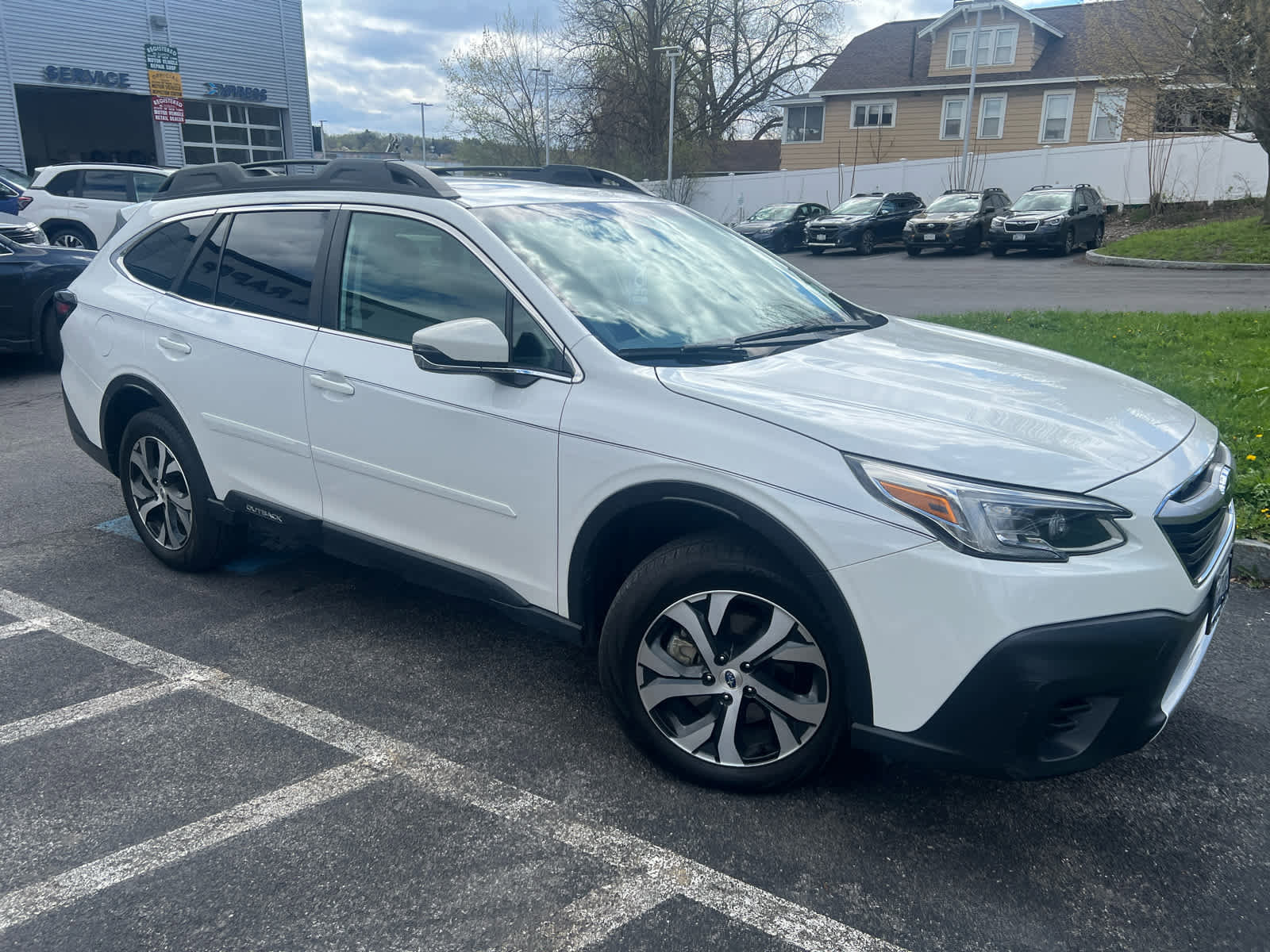 Used 2022 Subaru Outback Limited AWD/4WD image 2