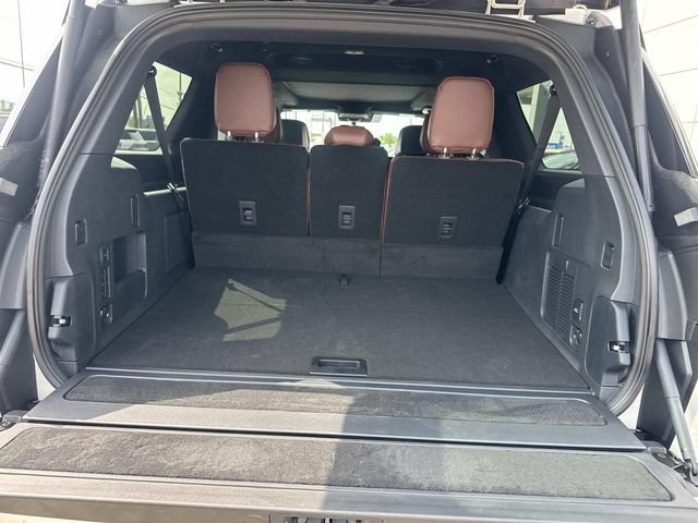 New 2026 Lincoln Navigator L Reserve AWD/4WD image 11