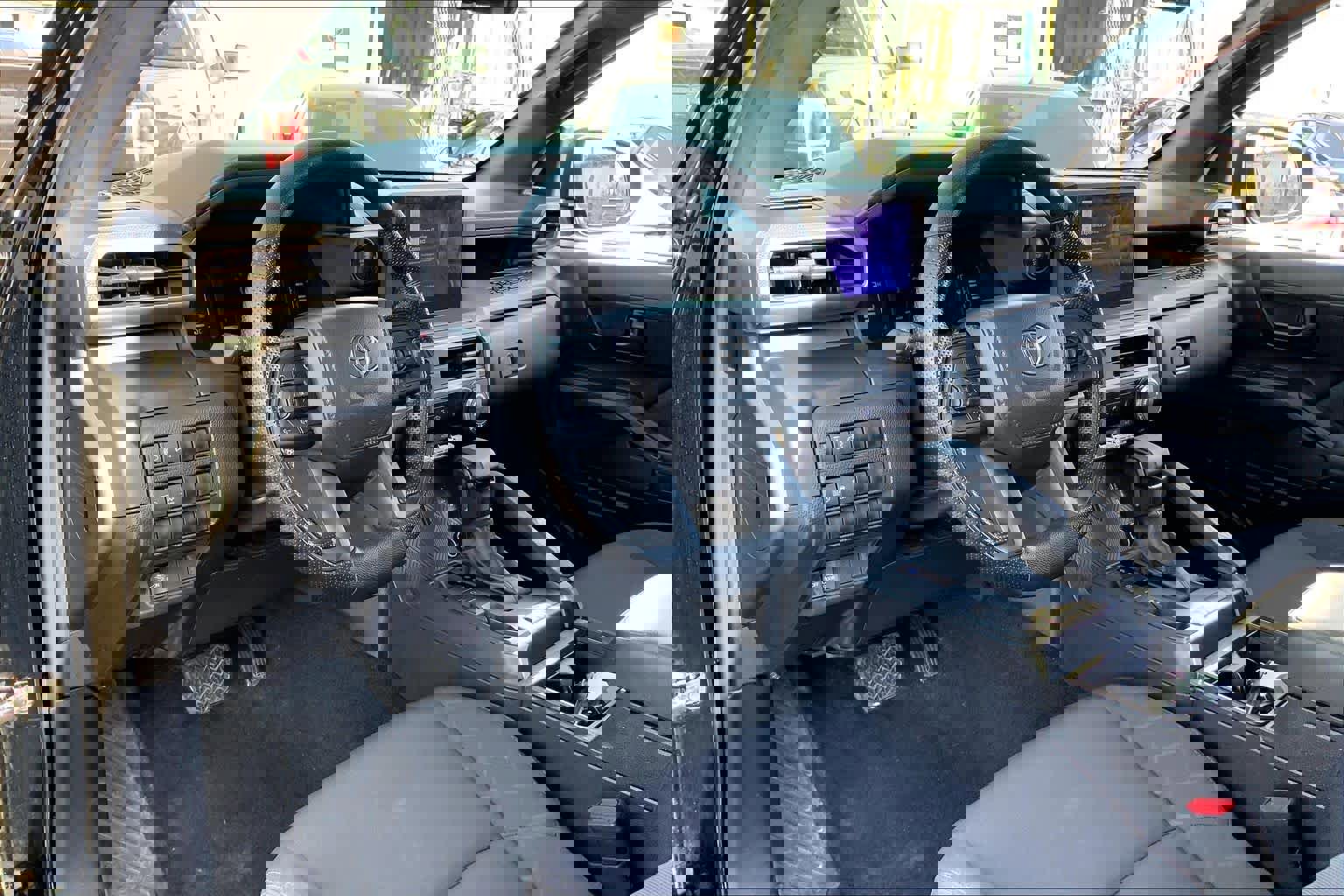 Used 2025 Toyota Tacoma SR image 15