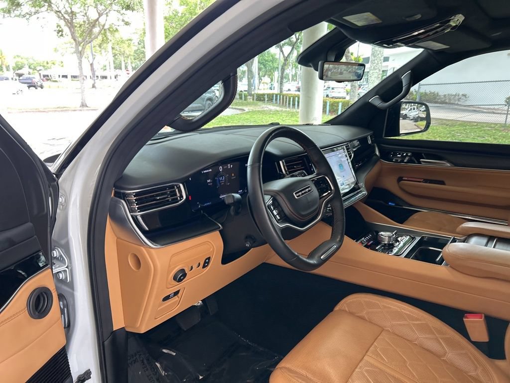 Used 2025 Jeep Grand Wagoneer L Series III w/ Rear Seat Video Group 1 AWD/4WD image 7