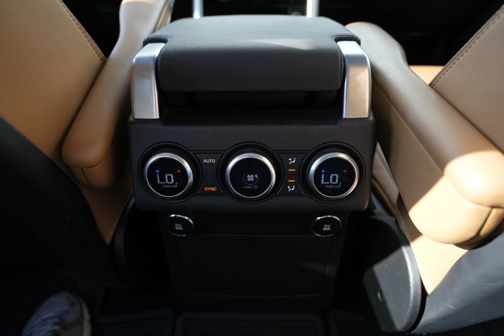 Used 2019 Land Rover Discovery HSE AWD/4WD image 41