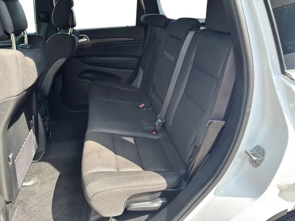 Used 2021 Jeep Grand Cherokee Laredo AWD/4WD image 26