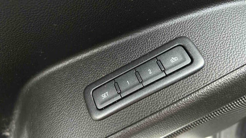 Used 2019 Chevrolet Suburban Premier AWD/4WD image 18