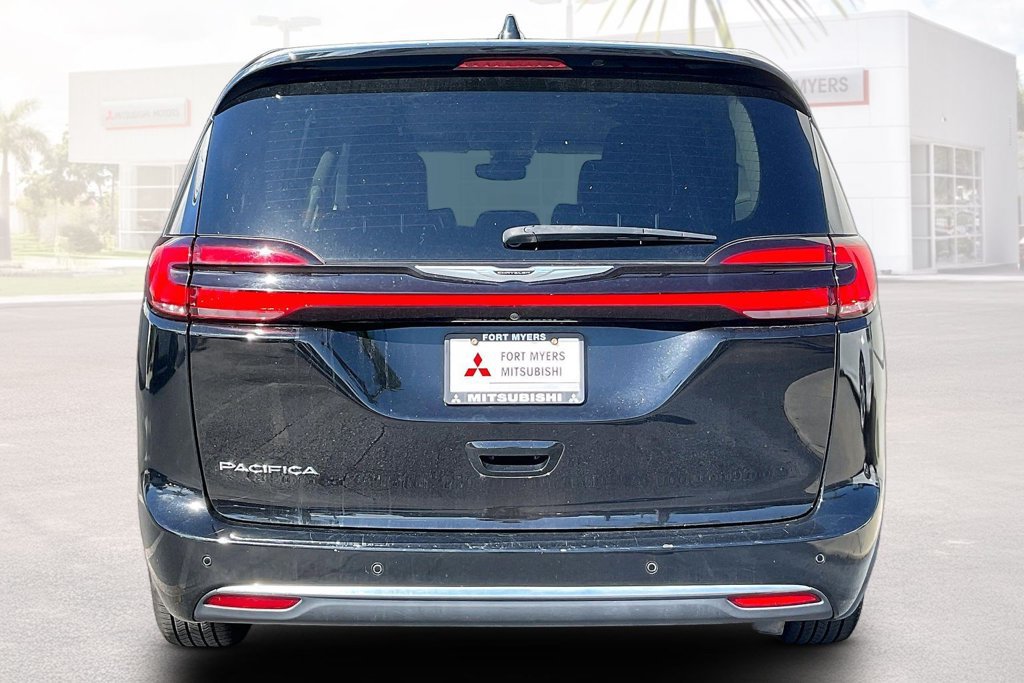 Used 2024 Chrysler Pacifica Touring-L FWD image 18