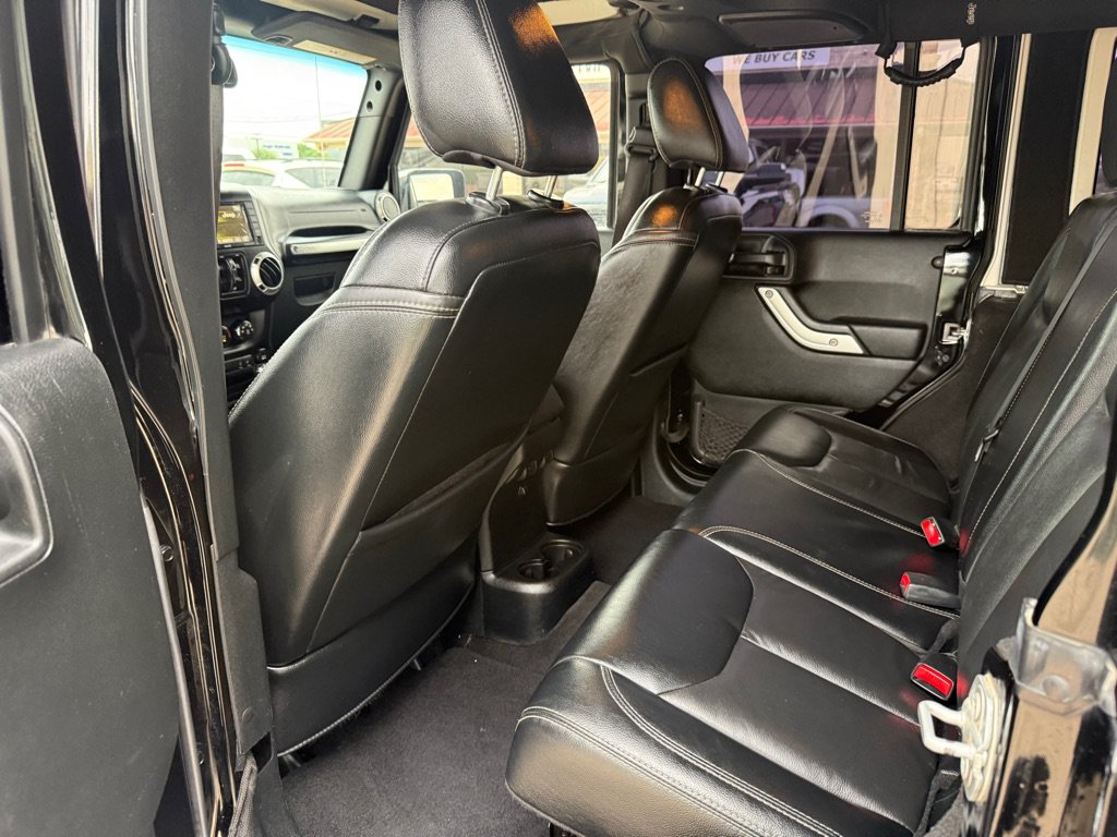 Used 2017 Jeep Wrangler Unlimited Sahara w/ Mopar Chrome Edition Group AWD/4WD image 14