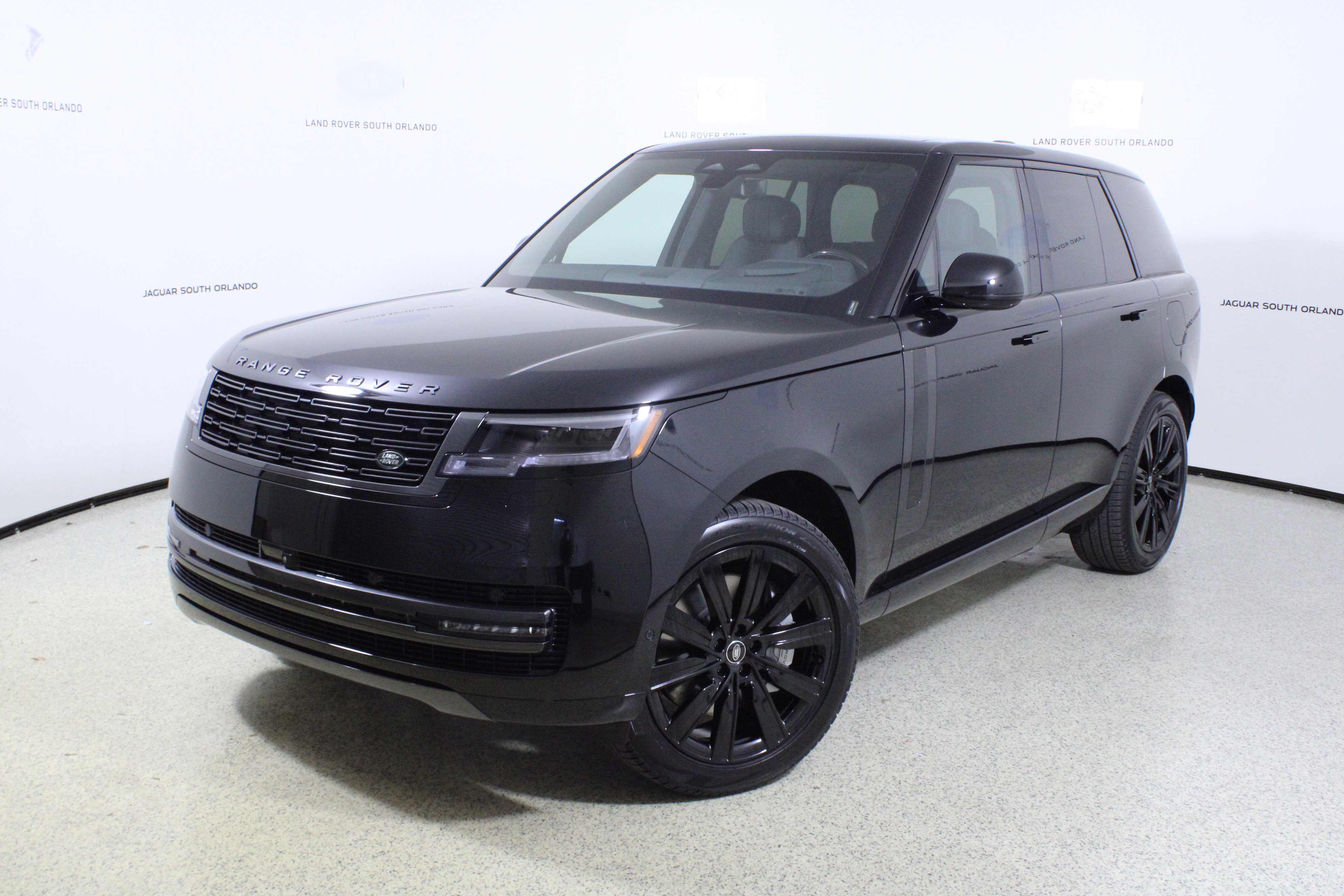 New 2025 Land Rover Range Rover SE