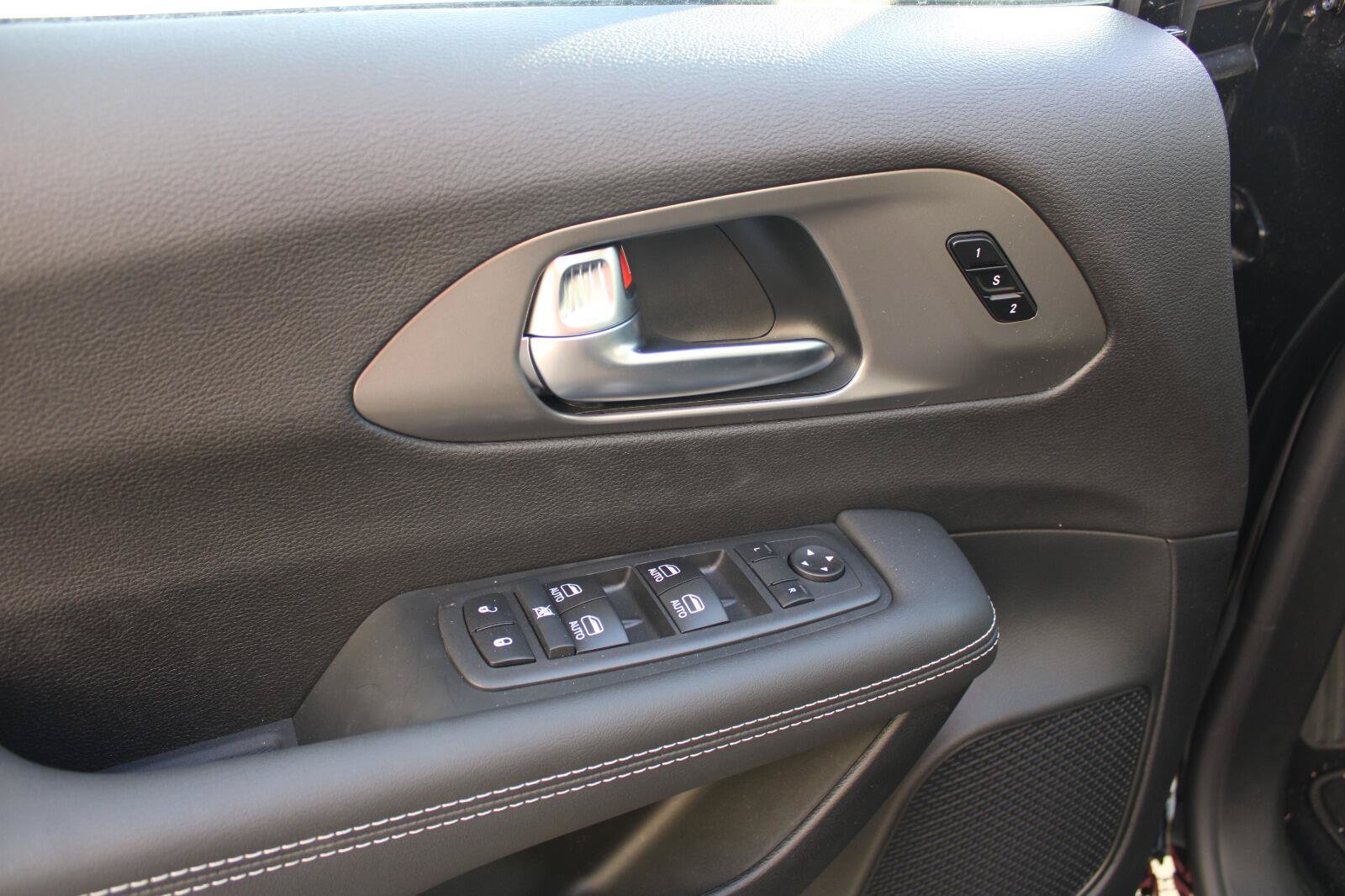 New 2026 Chrysler Pacifica Select w/ S Appearance Package FWD image 9
