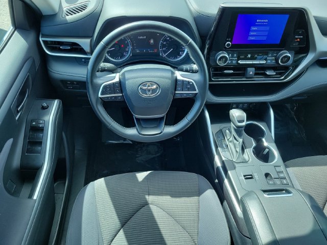 Used 2024 Toyota Highlander LE FWD image 15