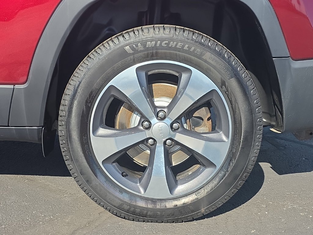 Used 2019 Jeep Cherokee Limited AWD/4WD image 14