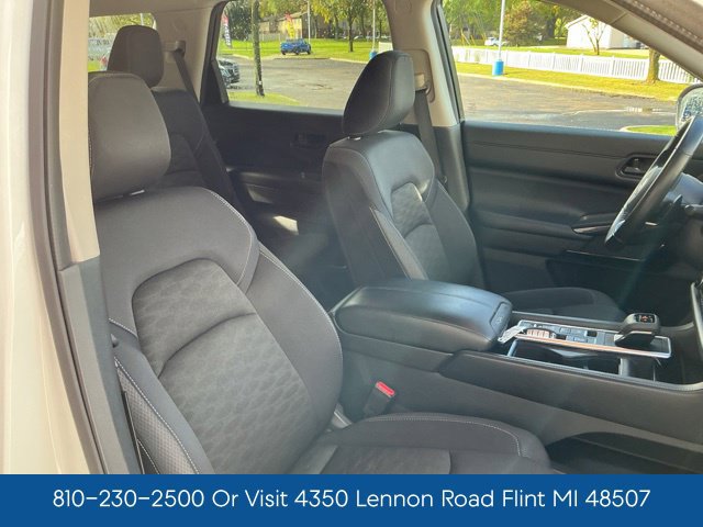 Used 2024 Nissan Pathfinder SV FWD image 41