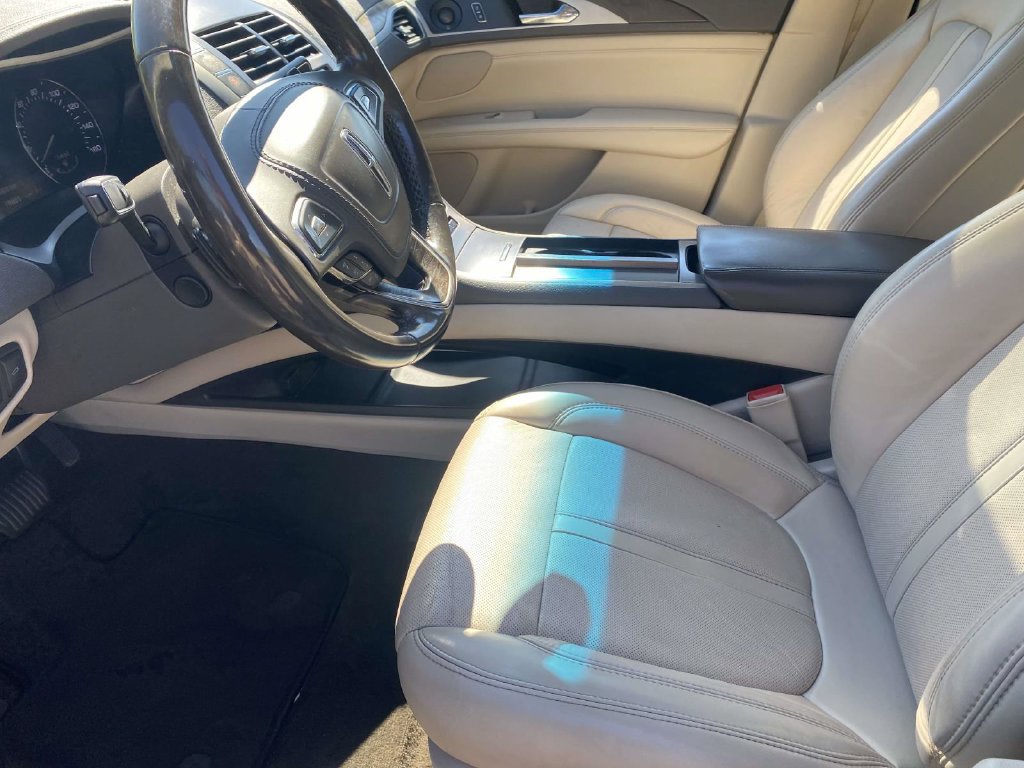 Used 2019 Lincoln MKZ Reserve FWD image 17