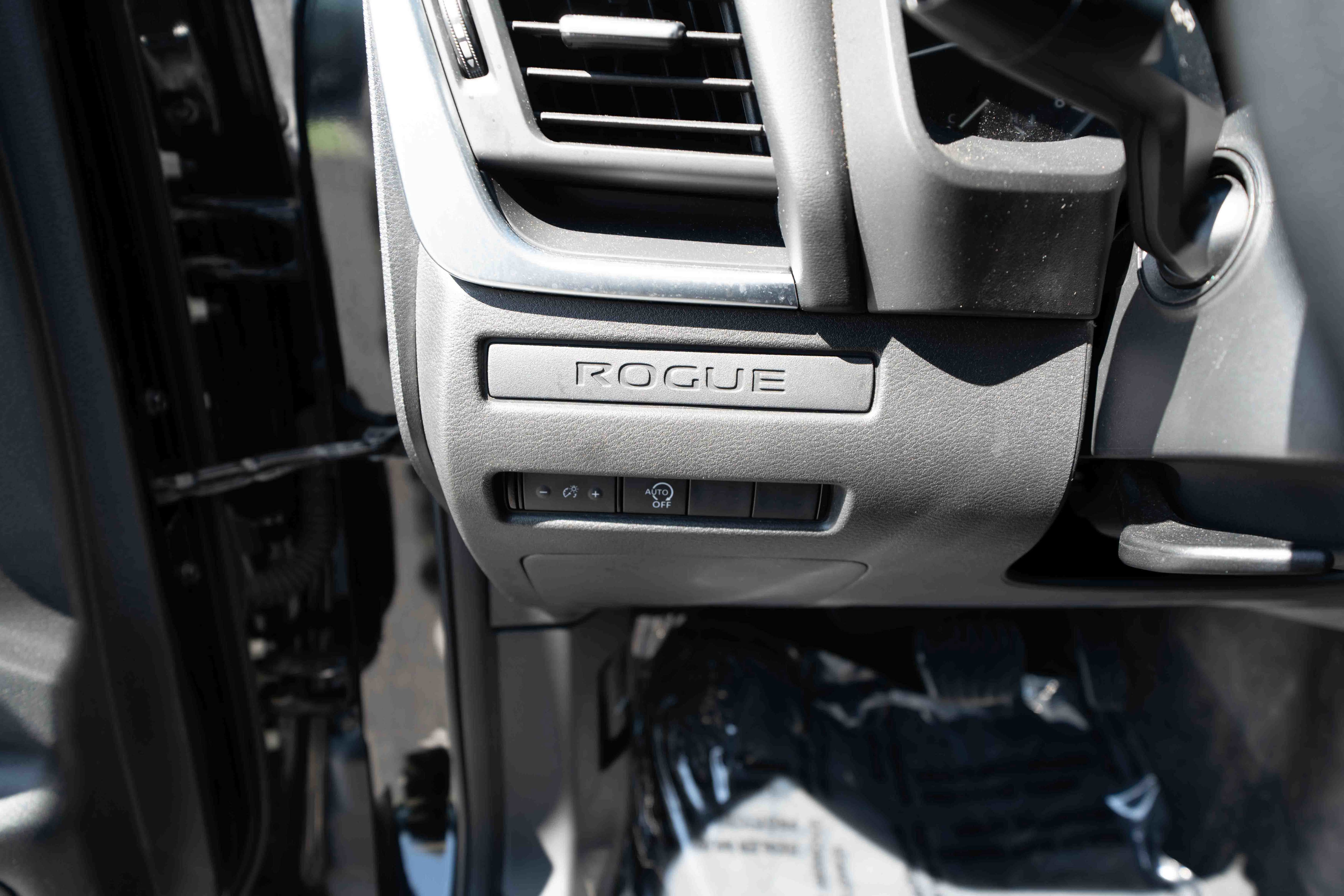 Used 2023 Nissan Rogue S FWD image 11