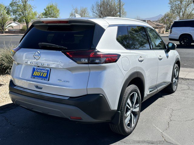 Used 2021 Nissan Rogue SL image 3