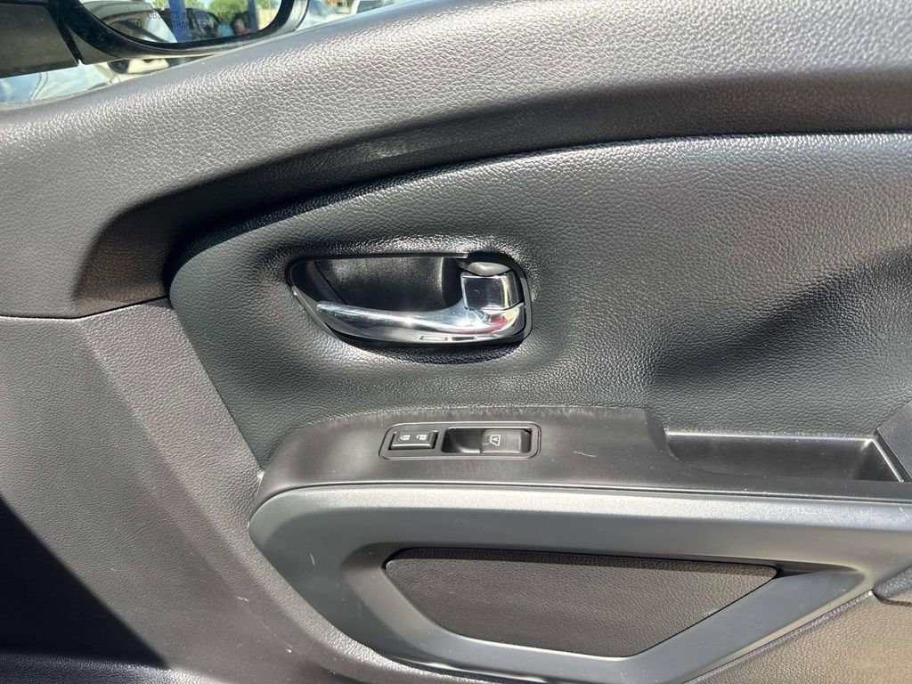 Used 2018 Nissan Titan SV w/ SV Convenience Package image 13