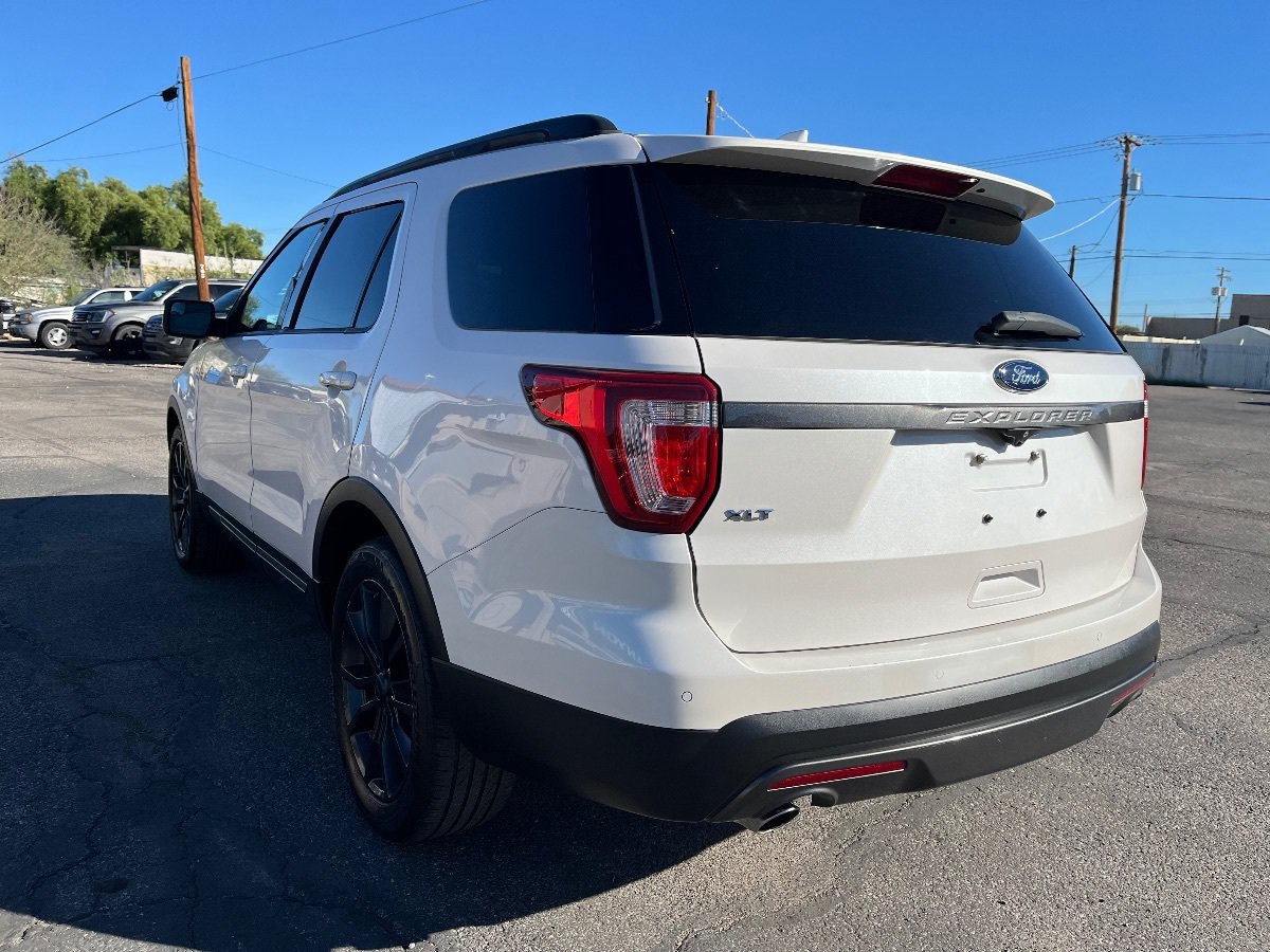 Used 2017 Ford Explorer XLT w/ Equipment Group 202A FWD image 7