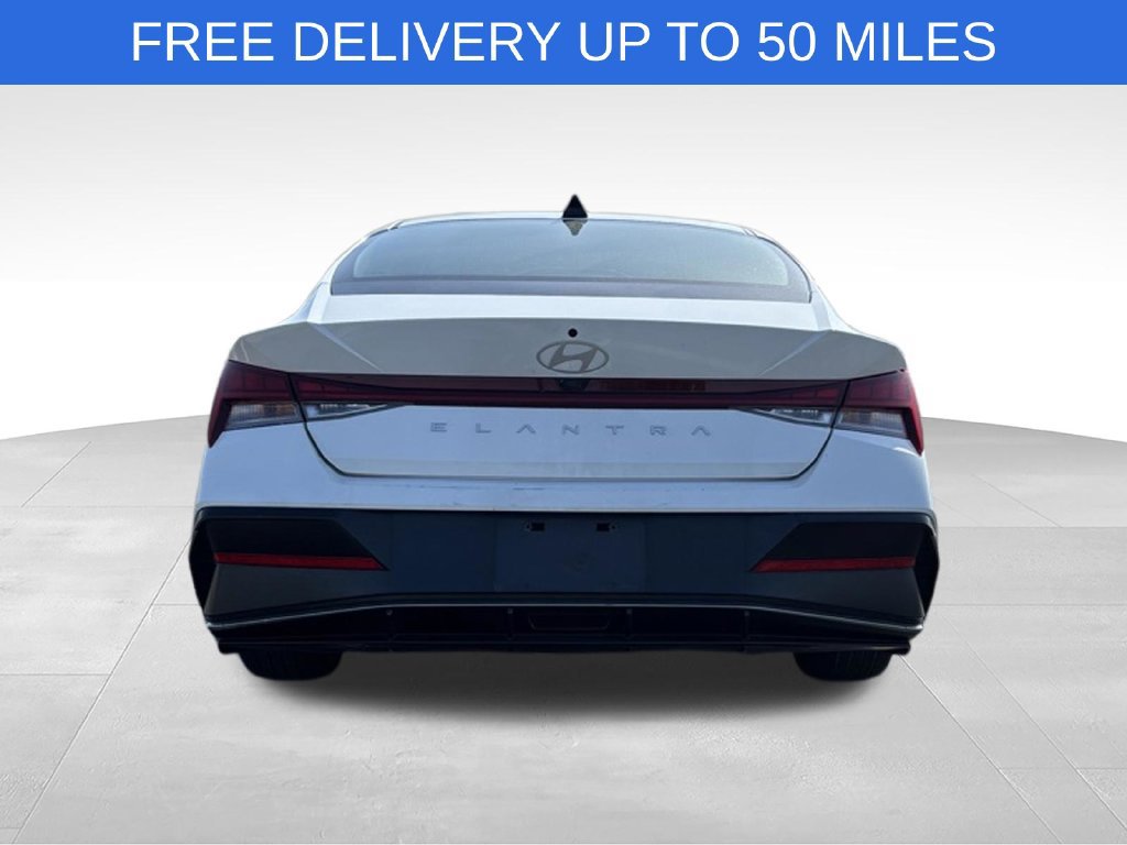 Used 2025 Hyundai Elantra SEL FWD image 7