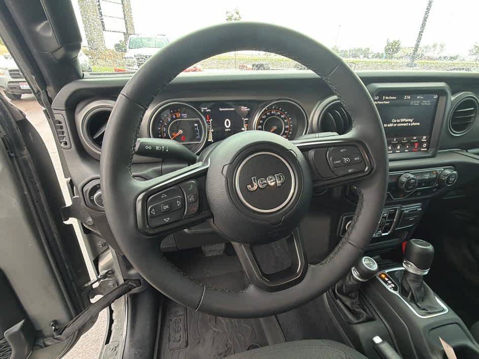 Used 2023 Jeep Gladiator Sport AWD/4WD image 15